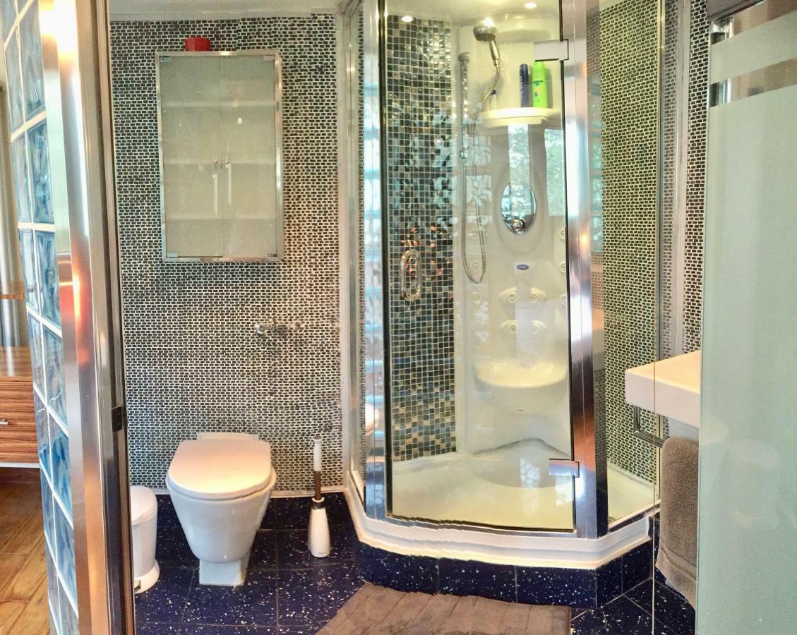 2 Beds 2 Baths In Heart Of Appartamento *