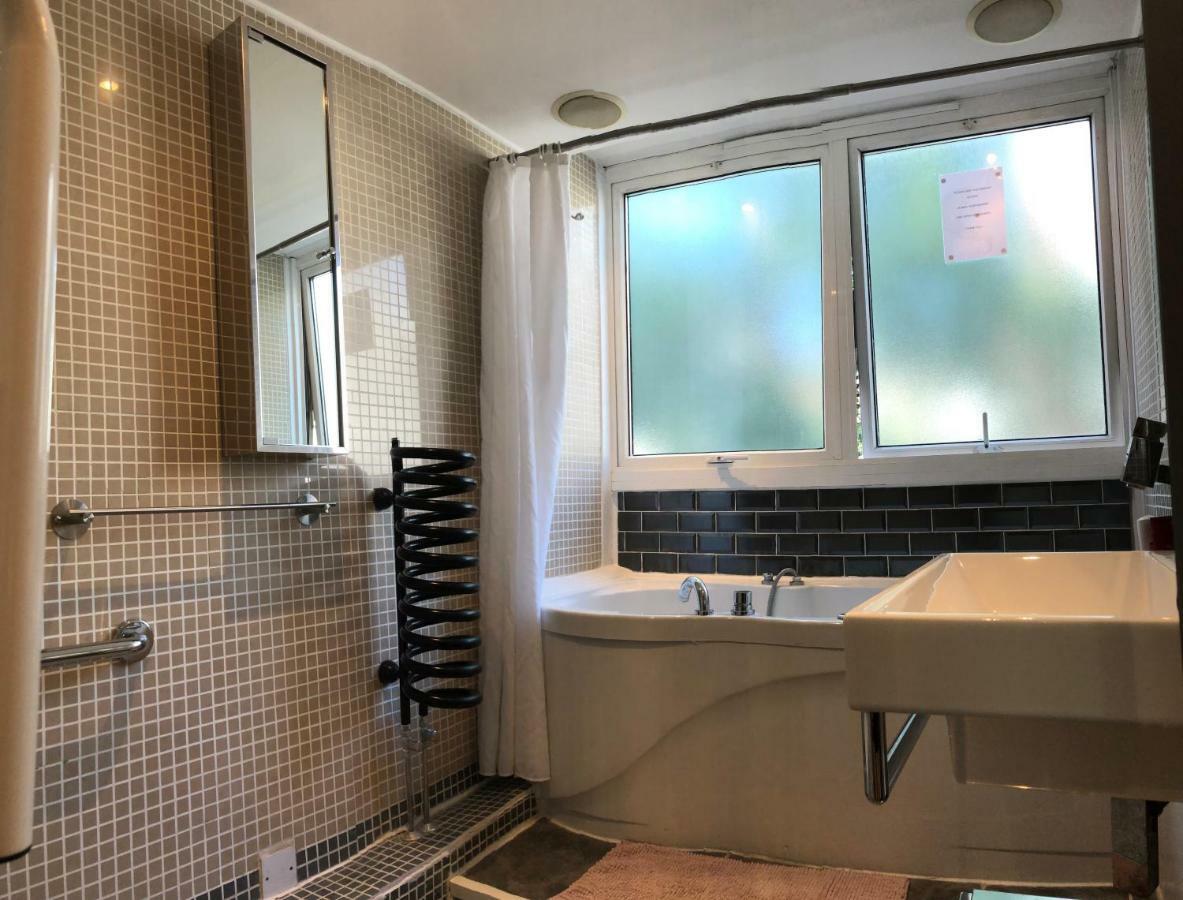 2 Beds 2 Baths In Heart Of Appartamento Londra